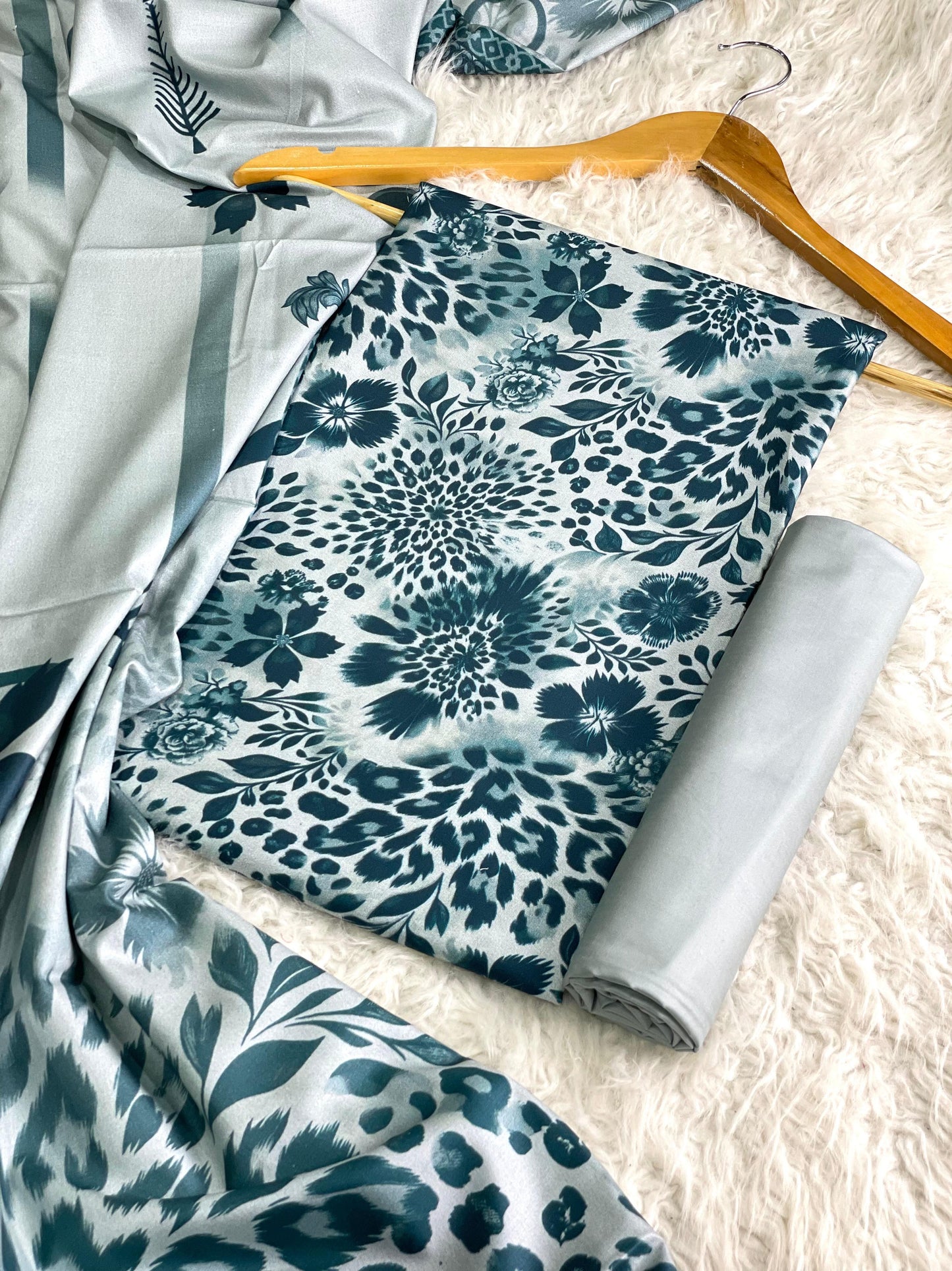 ALKARAM LINEN Digital Print 3pc 2025